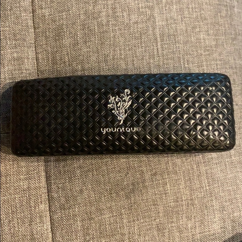 Younique case